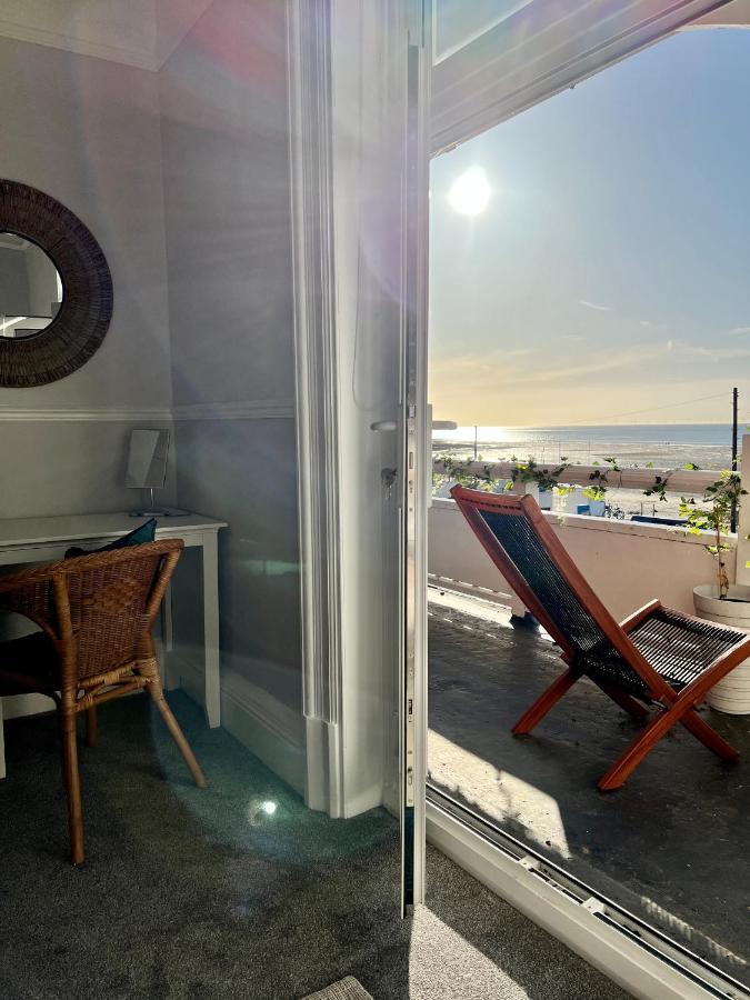 Апартаменты A View Of The Bay- Panoramic Sea Views- Sleeps 4 Westgate-on-Sea Экстерьер фото