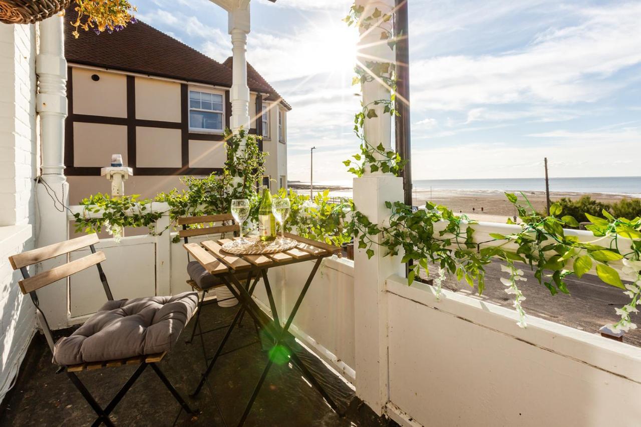 Апартаменты A View Of The Bay- Panoramic Sea Views- Sleeps 4 Westgate-on-Sea Экстерьер фото