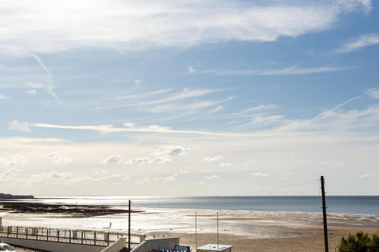 Апартаменты A View Of The Bay- Panoramic Sea Views- Sleeps 4 Westgate-on-Sea Экстерьер фото