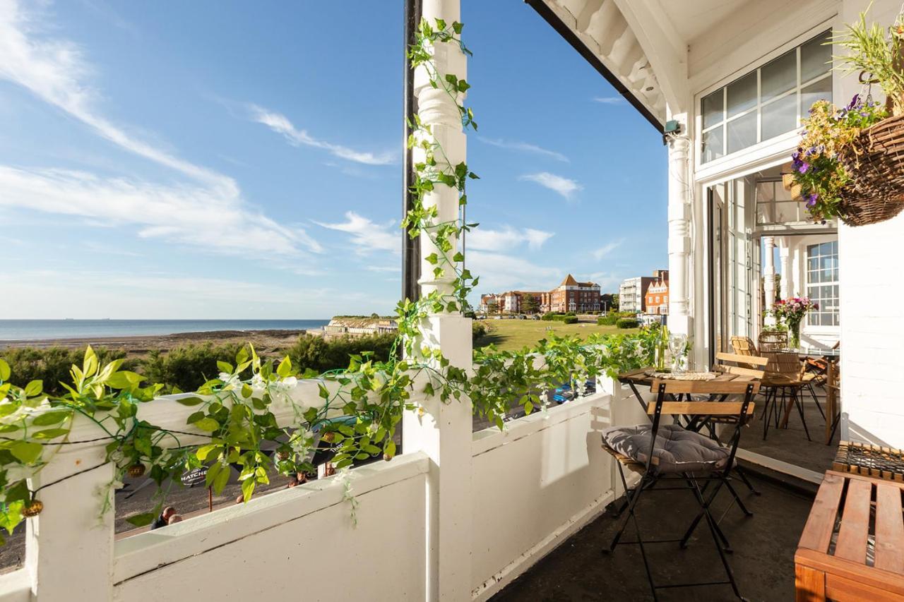 Апартаменты A View Of The Bay- Panoramic Sea Views- Sleeps 4 Westgate-on-Sea Экстерьер фото