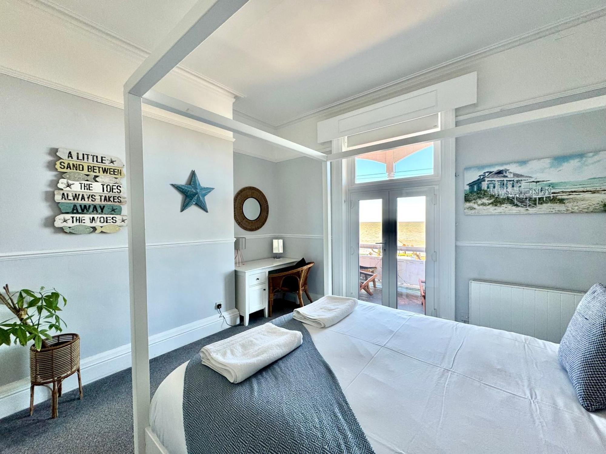 Апартаменты A View Of The Bay- Panoramic Sea Views- Sleeps 4 Westgate-on-Sea Экстерьер фото